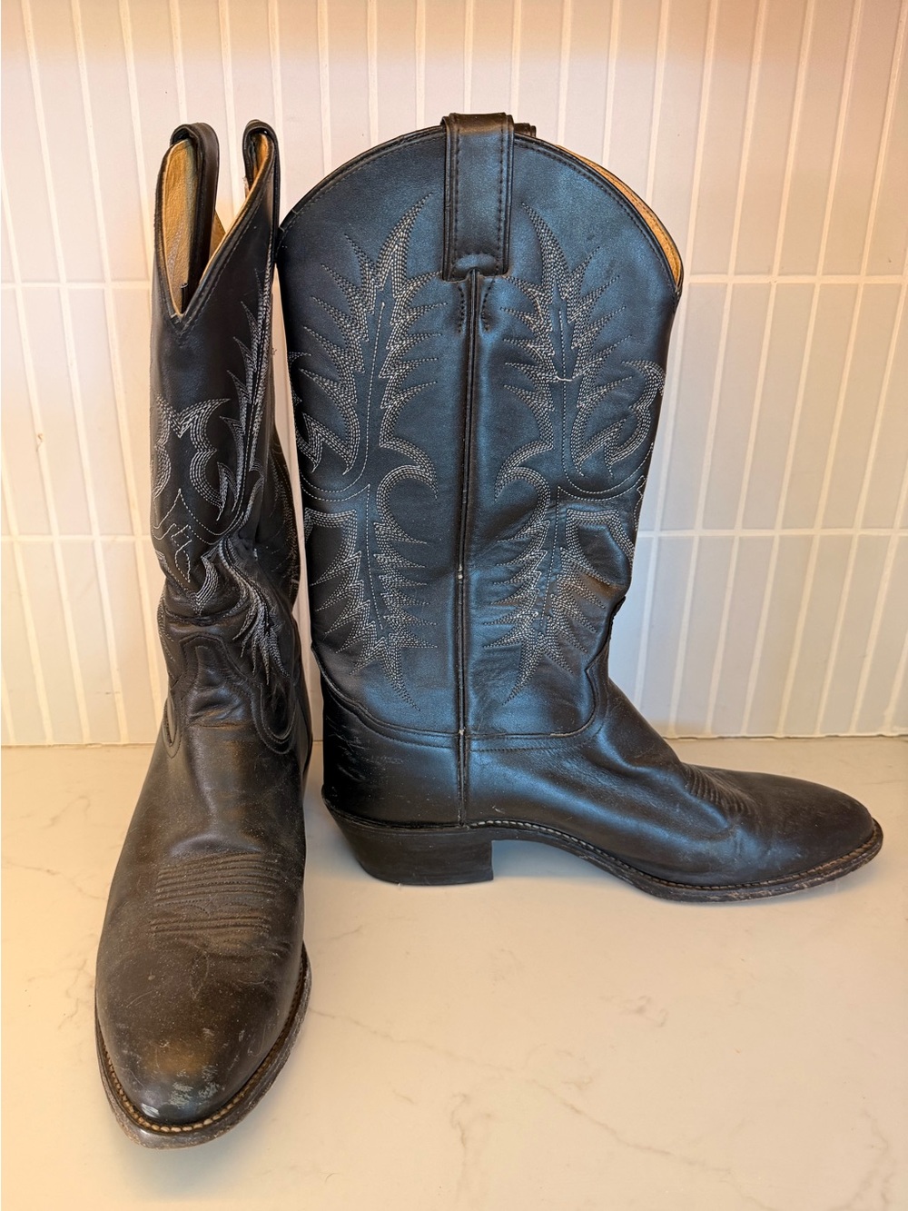 Tony Lama Men's Black Leather Cowboy Western Boots 2773⁠. Size 10.5 D